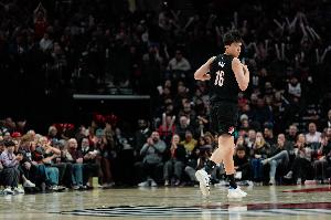 媒体人：开拓者需要运动型45号位 杨瀚森在NBA的空间会被继续挤压-ig
